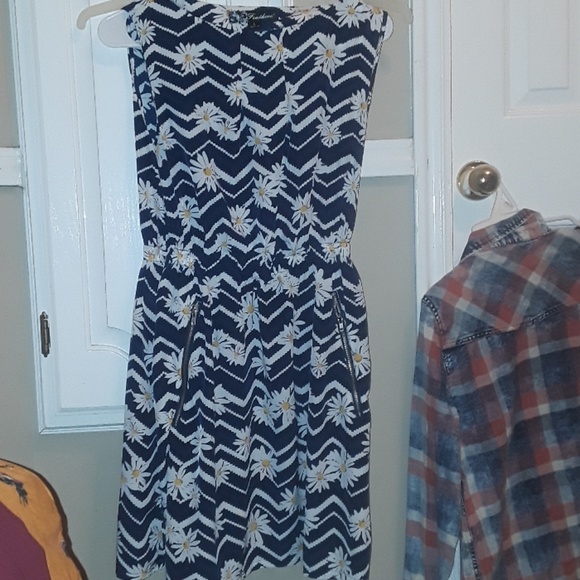 Daisy Print Dress - Picture 1 of 3